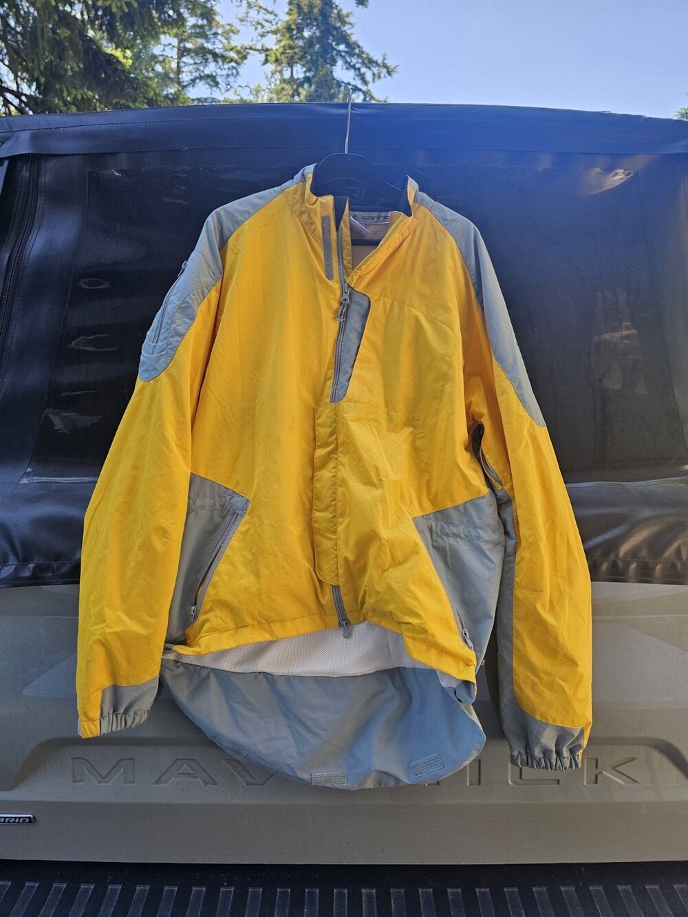 Cannondale Bike Cycling Facet Jacket Mens Large Yellow & Grey w/ back Tail